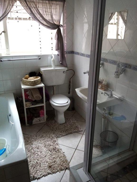 5 Bedroom Property for Sale in Ladybrand Free State